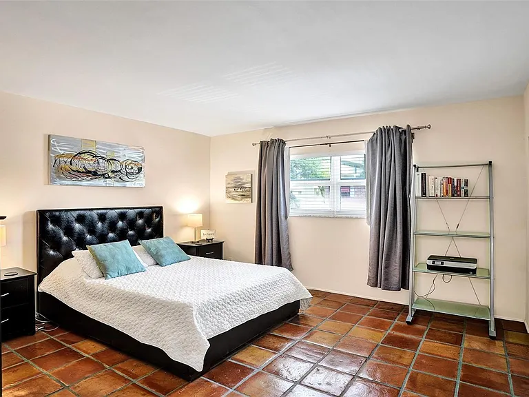 1212 SE 2nd Ct #201 — Photo 22