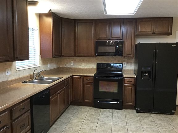 4th image of 1300 Woodridge Dr