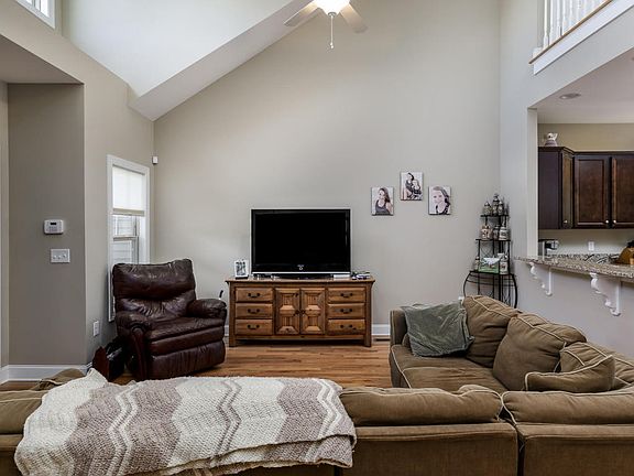4th image of 82 Cypress Cir