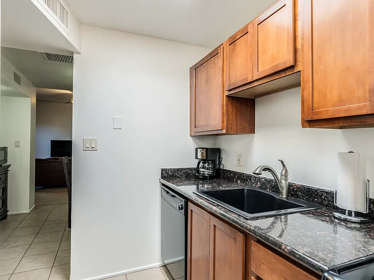Riverside Suites — Photo 34