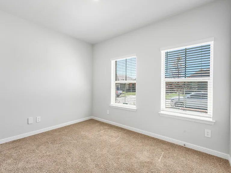 2809 Aiden Ln — Photo 8