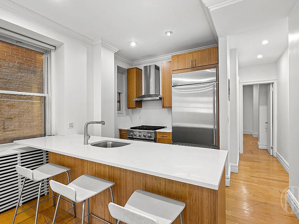 1st image of 26 E 63rd St APT 2C