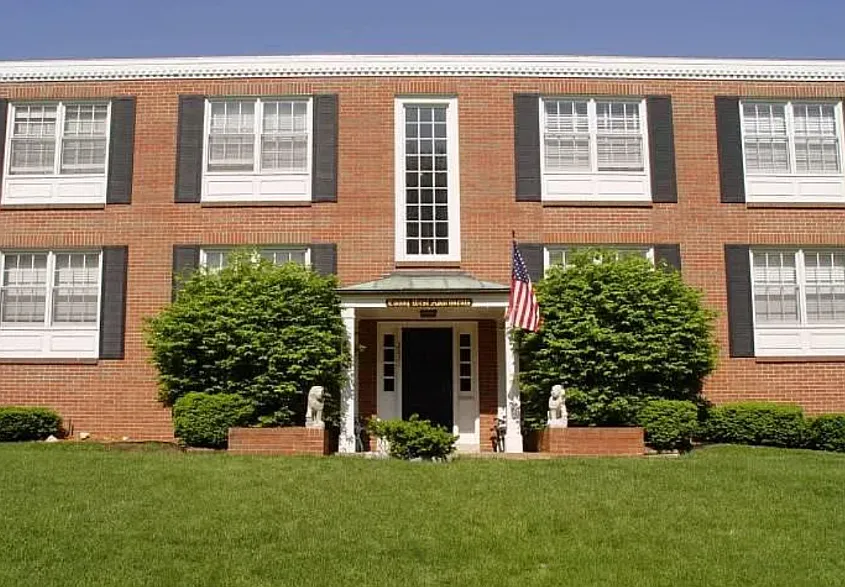 2821 Laclede Station Rd