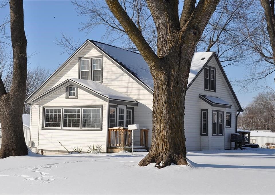 1st image of 107 W Benton St