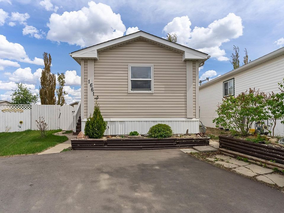 1st image of 1661 Jubilee Cres