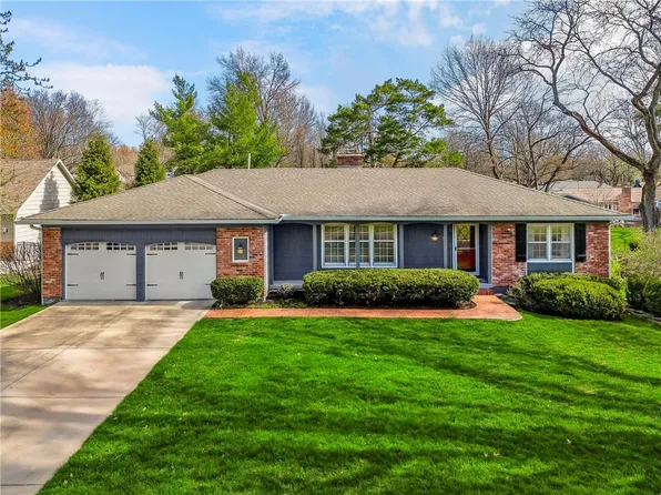 8221 Linden Dr, Prairie Village, KS 66208