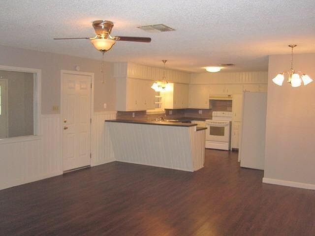 Kitchen/ LR 2