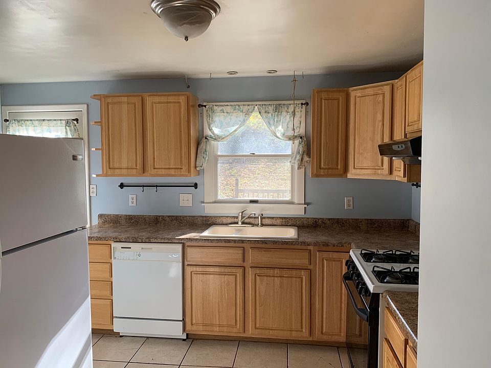 2nd image of 2560 Stanford Dr