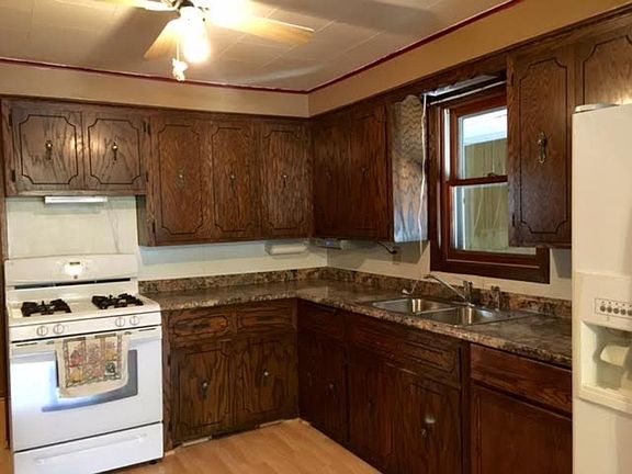 3rd image of 1020 Court Ave