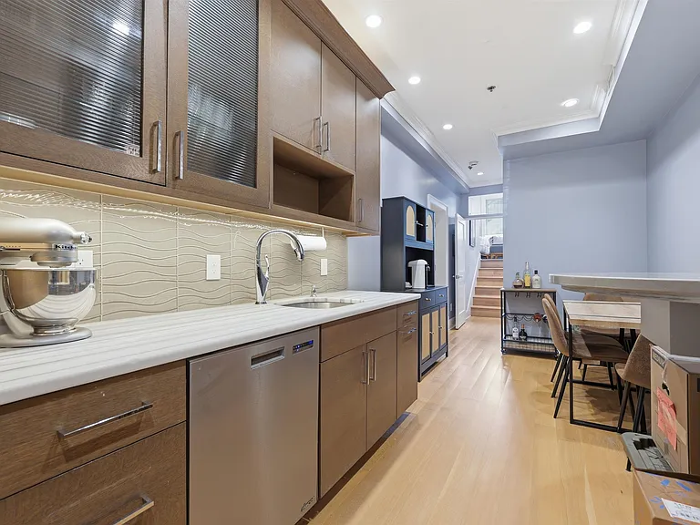 529 Jefferson St #2 — Photo 6
