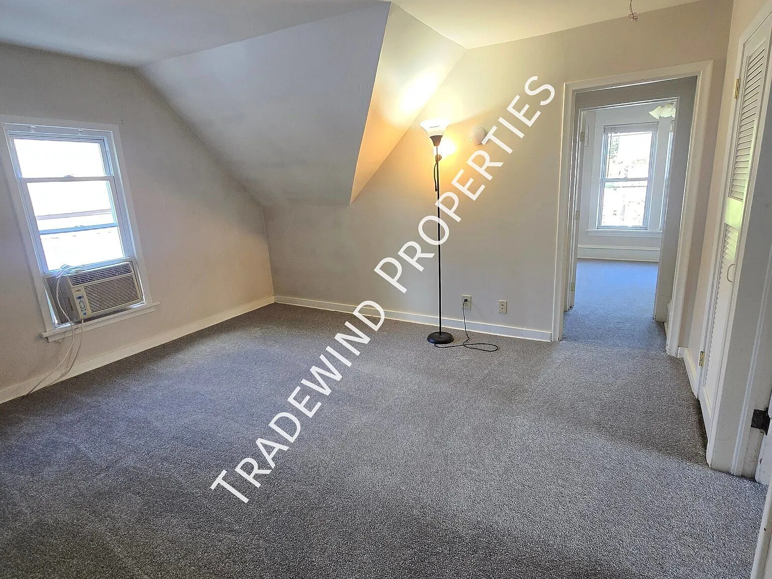 Adorable 2 Beds, 1 Bath Upper Level Unit — Photo 4