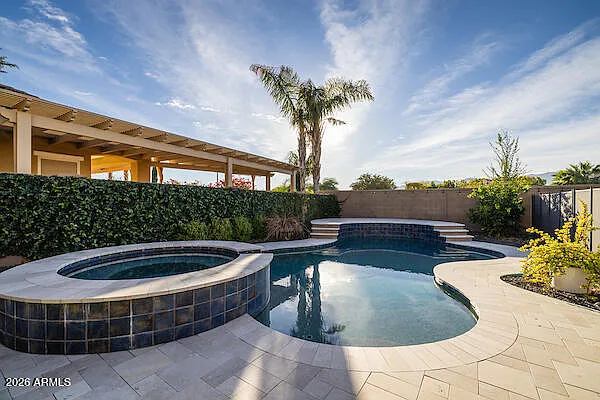 18469 W Sunnyslope Ln — Photo 18
