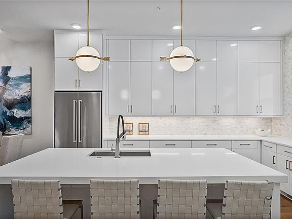 2nd image of 574 Boulevard Pl NE #12