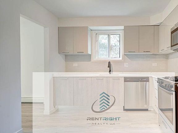 2nd image of 7621 N Sheridan Rd #3B