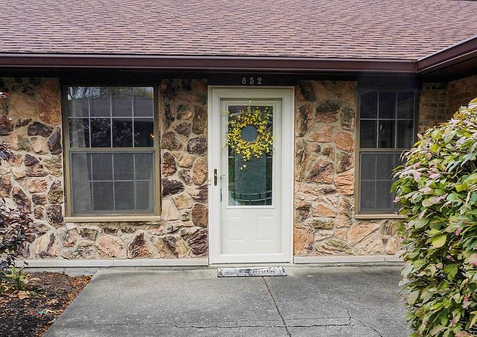 1st image of 852 Pine Needles Dr