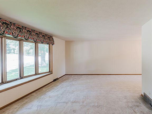 2nd image of 1214 Fieldcrest Dr