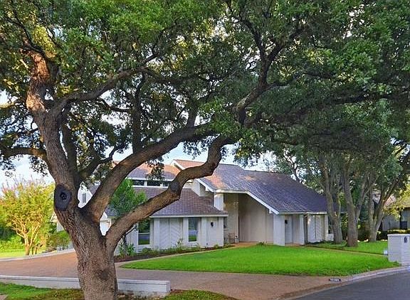 The lot has some very mature trees and scrubs to enjoy the wonderful setting.