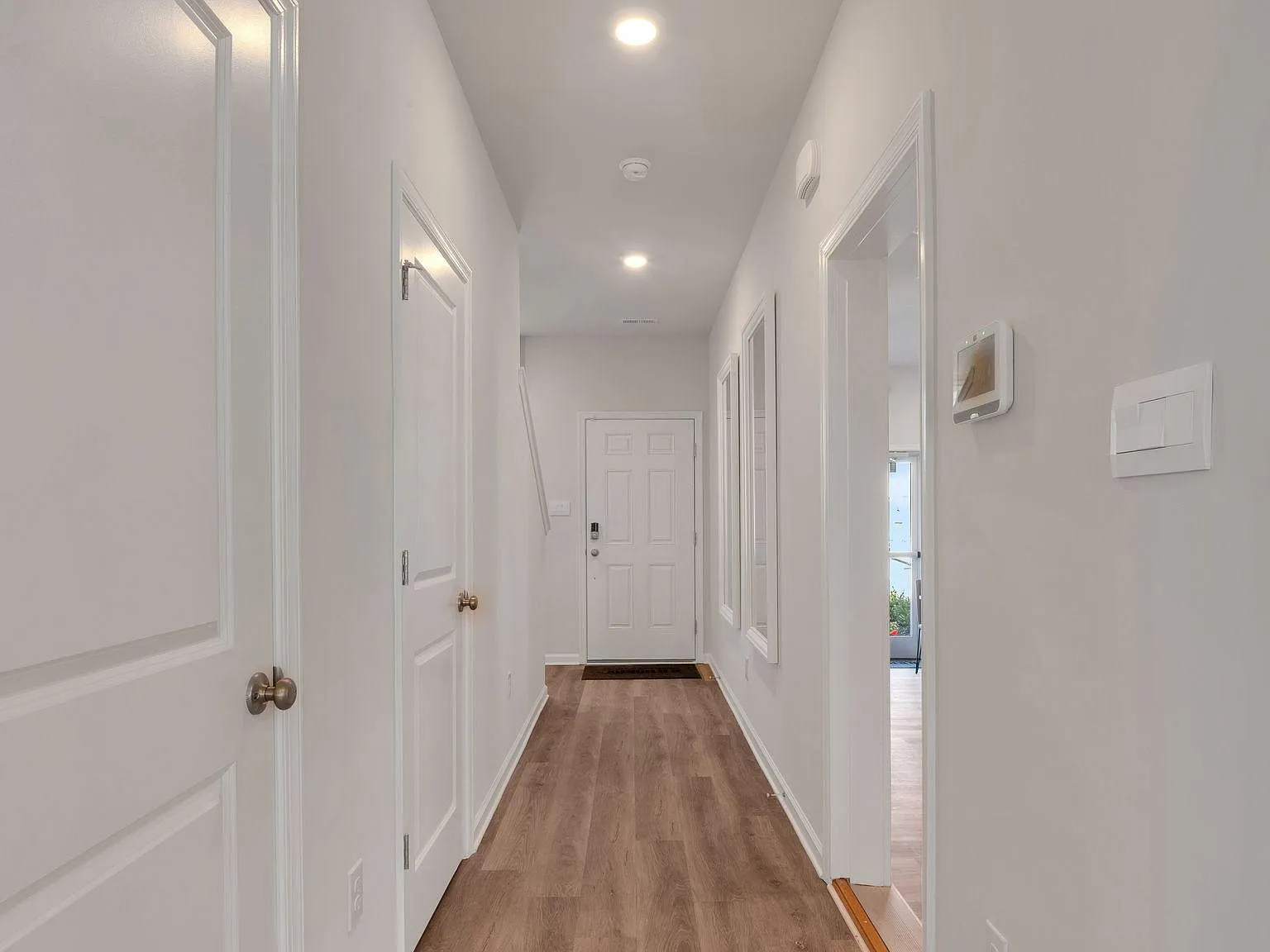 3 bed, 2.5 bath, 1500 sqft, $2,800 — Photo 2