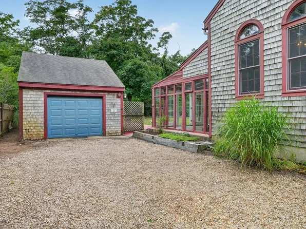 32 Norton Orchard Rd, Edgartown, MA 02539