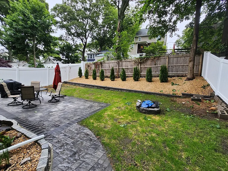129 Westbury Dr — Photo 15