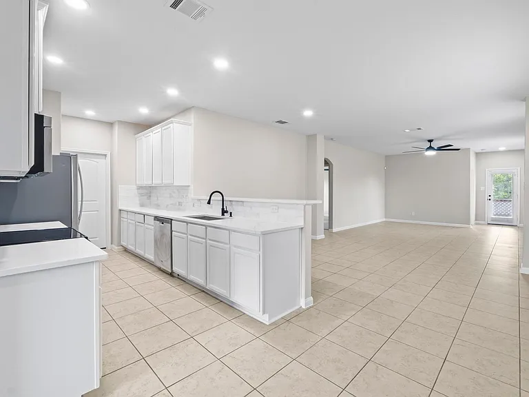 148 Isabel Ln — Photo 7