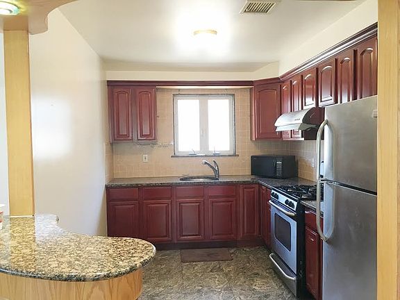 4th image of 53-26 190th St #2FL