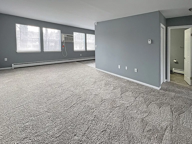 Woodland Apartments — Photo 14