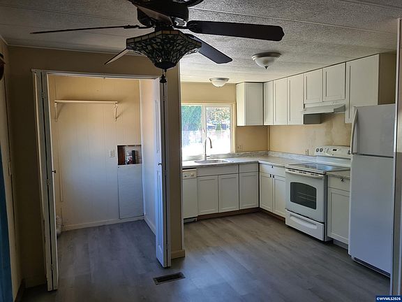 3rd image of 1530 Tamarack St Unit 7