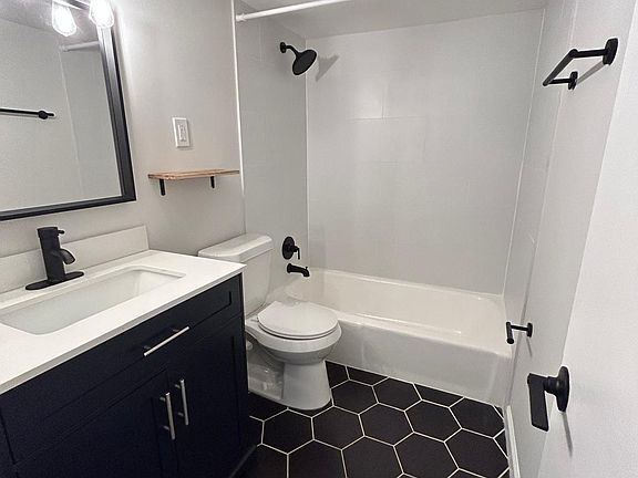 2nd image of 1080 Peabody Ave APT 4