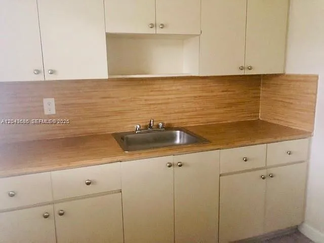 1008 E Ponce De Leon Blvd #3 — Photo 3