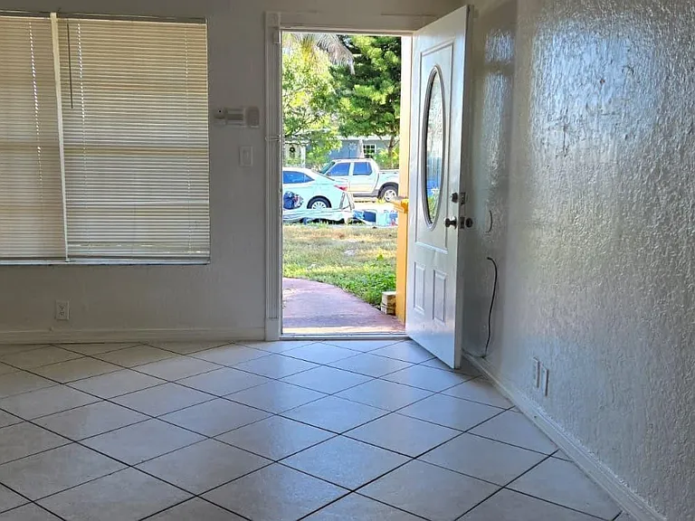 112 Newton Rd — Photo 23