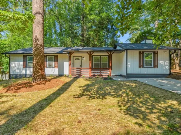 8438 N Pond Dr, Riverdale, GA 30274