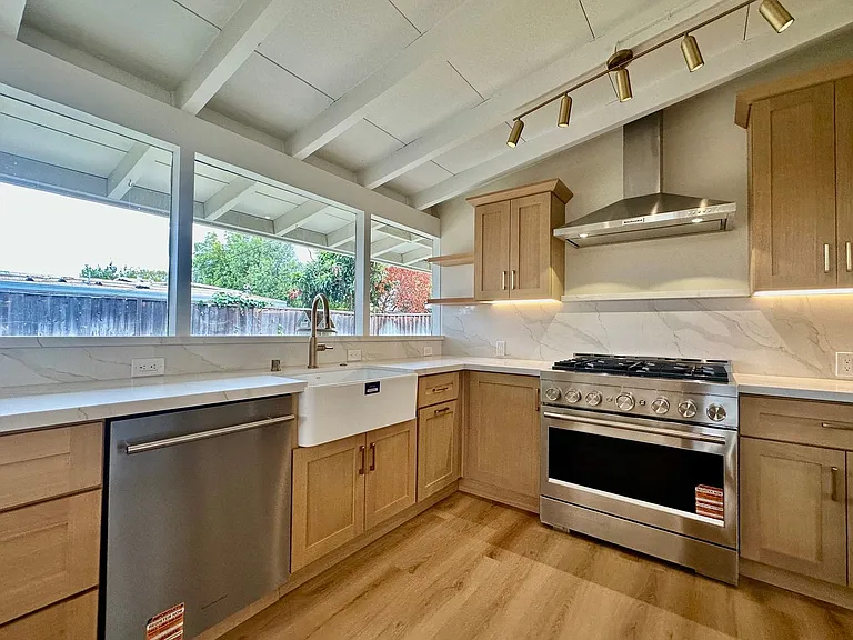 3081 McKinley Dr — Photo 8