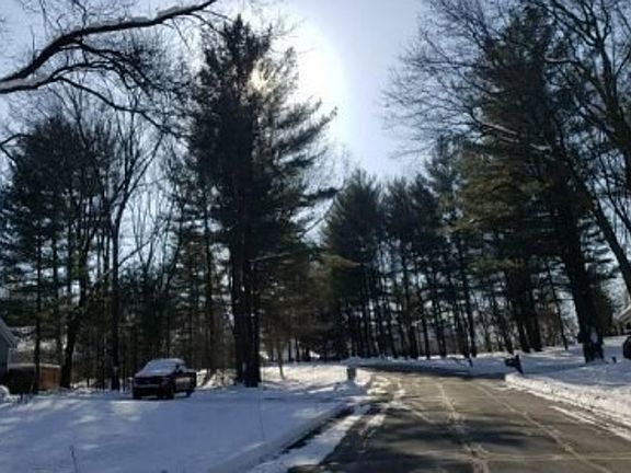 Exterior Neighborhood (street photo)