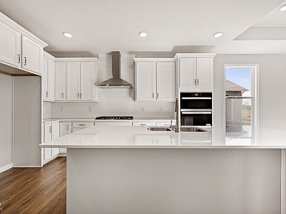 3rd image of 2456 Goldfinger Ln