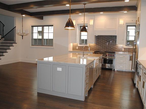 3rd image of 3540 McFarlin Blvd