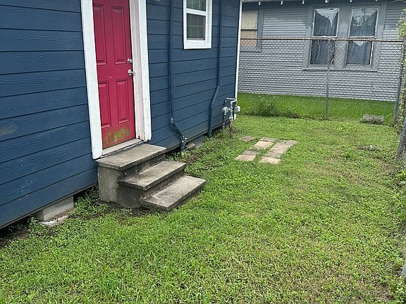 3rd image of 3213 Stonewall St