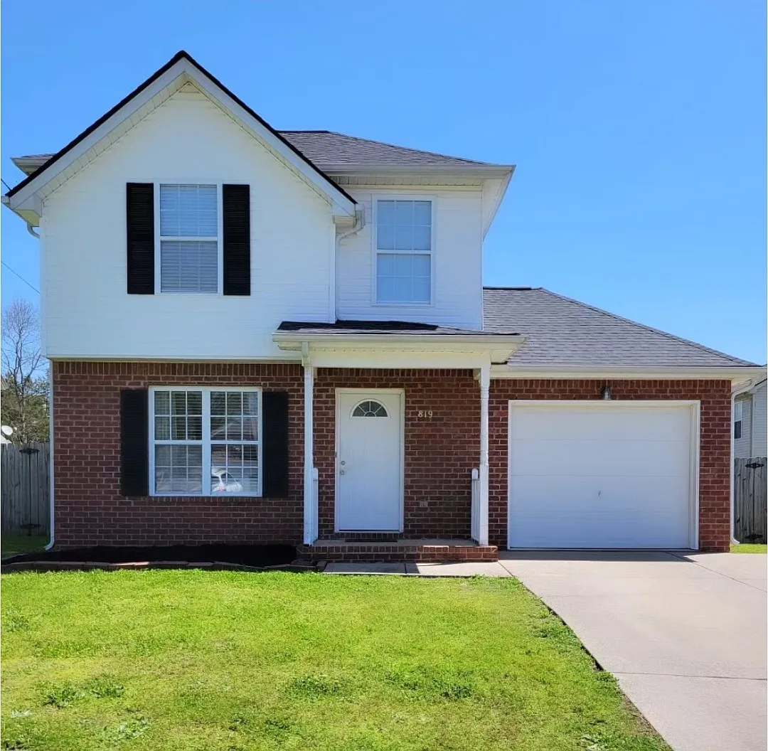 3 bed, 1.5 bath, 1021 sqft, $2,000 — Photo 1