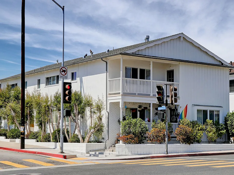 1256 Manhattan Beach Blvd