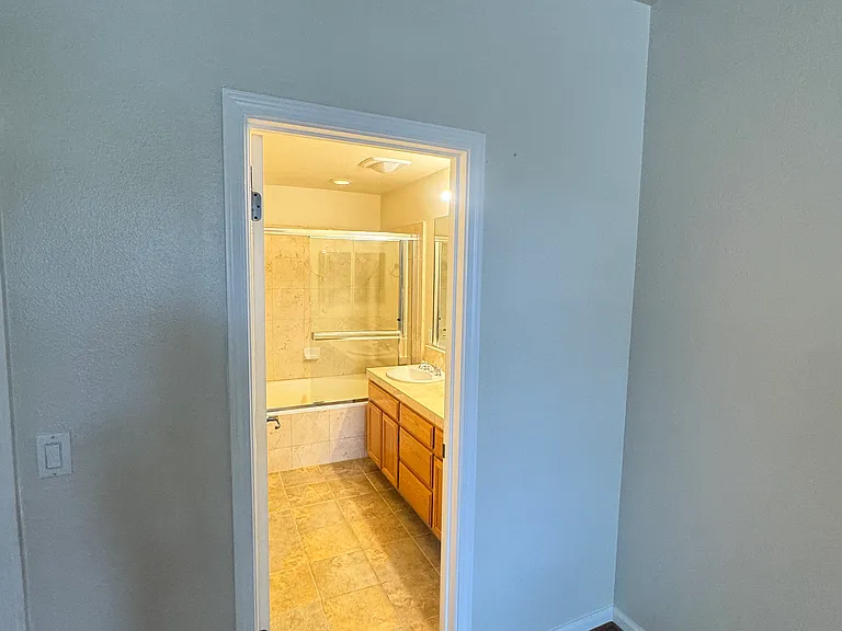 3210 Silverland Dr — Photo 31