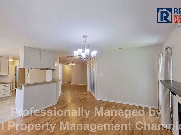 3rd image of 2668 Idlebrook Cir