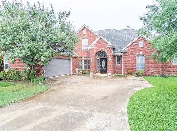 2nd image of 2206 Oakwood Ct