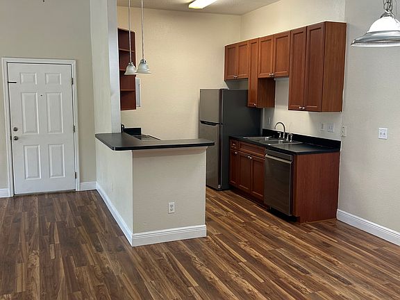4th image of 155 Pearl Lake Cswy Unit 206