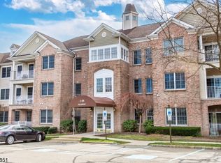 2 Ridgeview Ln, Mount Arlington, NJ 07856
