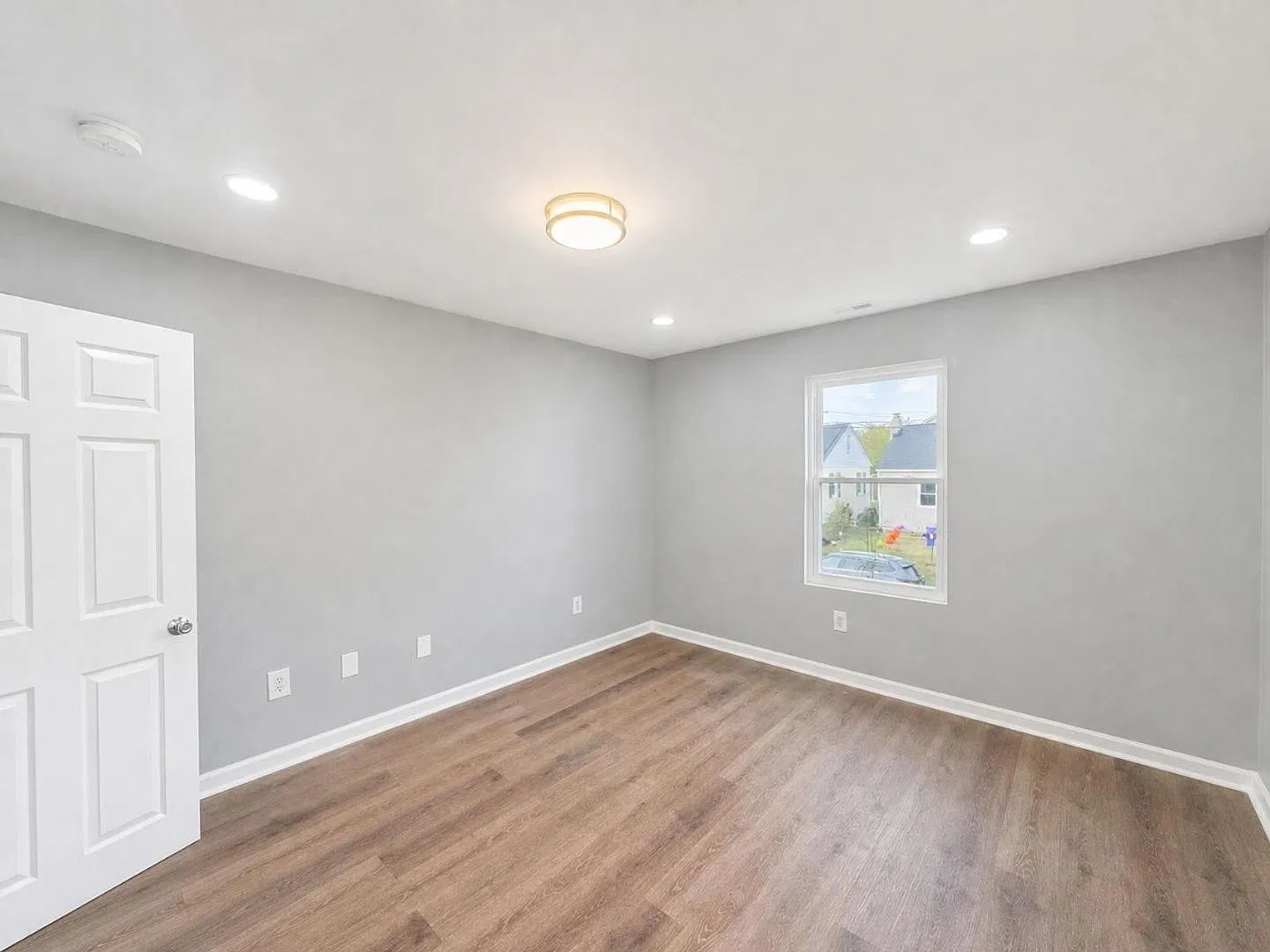 Spacious Home suitable for roommates and group homes *Section 8 accepted* — Photo 3