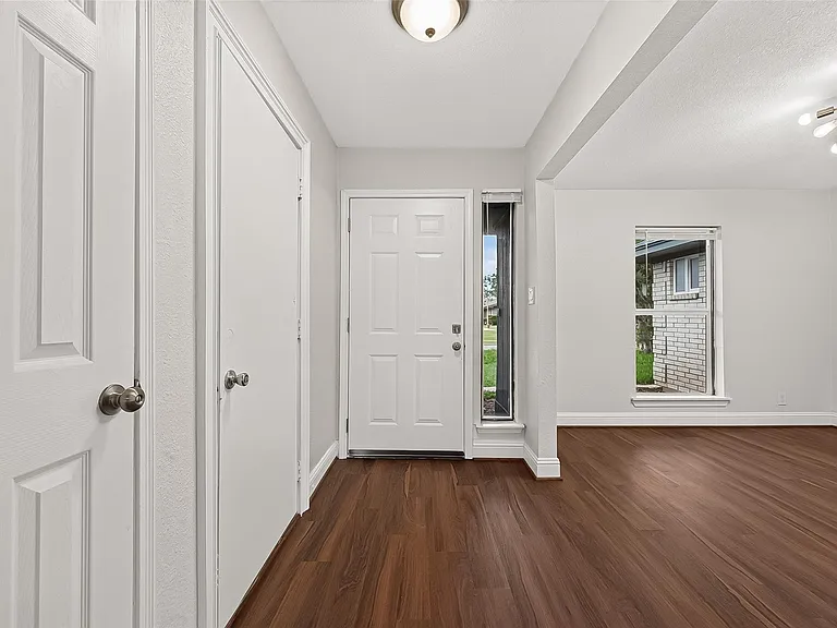 509 Southern Oaks Dr — Photo 3