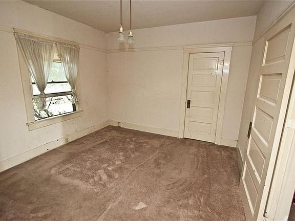 5th image of 10 N Minaret Ave