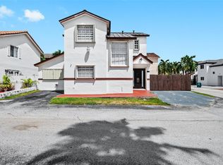 12665 NW 8th Trl, Miami, FL 33182