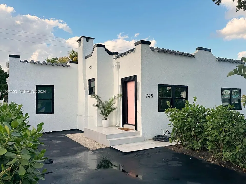 745 NW 47th Ter