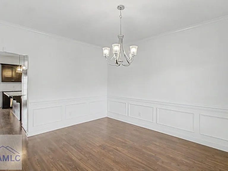 390 Fairview Cir — Photo 2